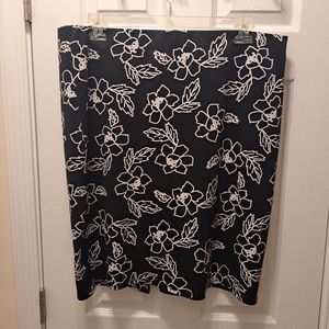 Women Black & White Floral Skirt